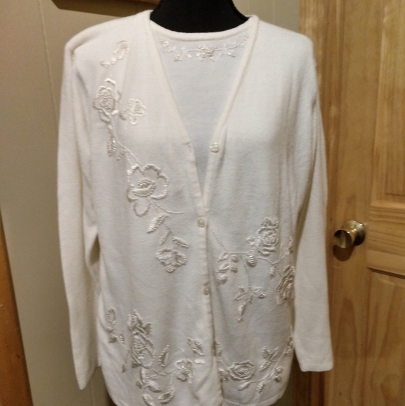 Sweater with pearl and thread embroidery - Picture 1 of 5